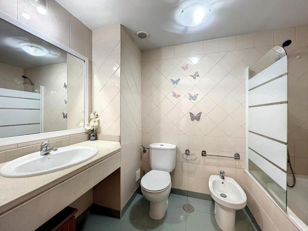Apartment Achada 1 Bedroom In *