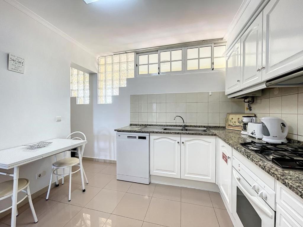 Achada 1 Bedroom In Apartment *